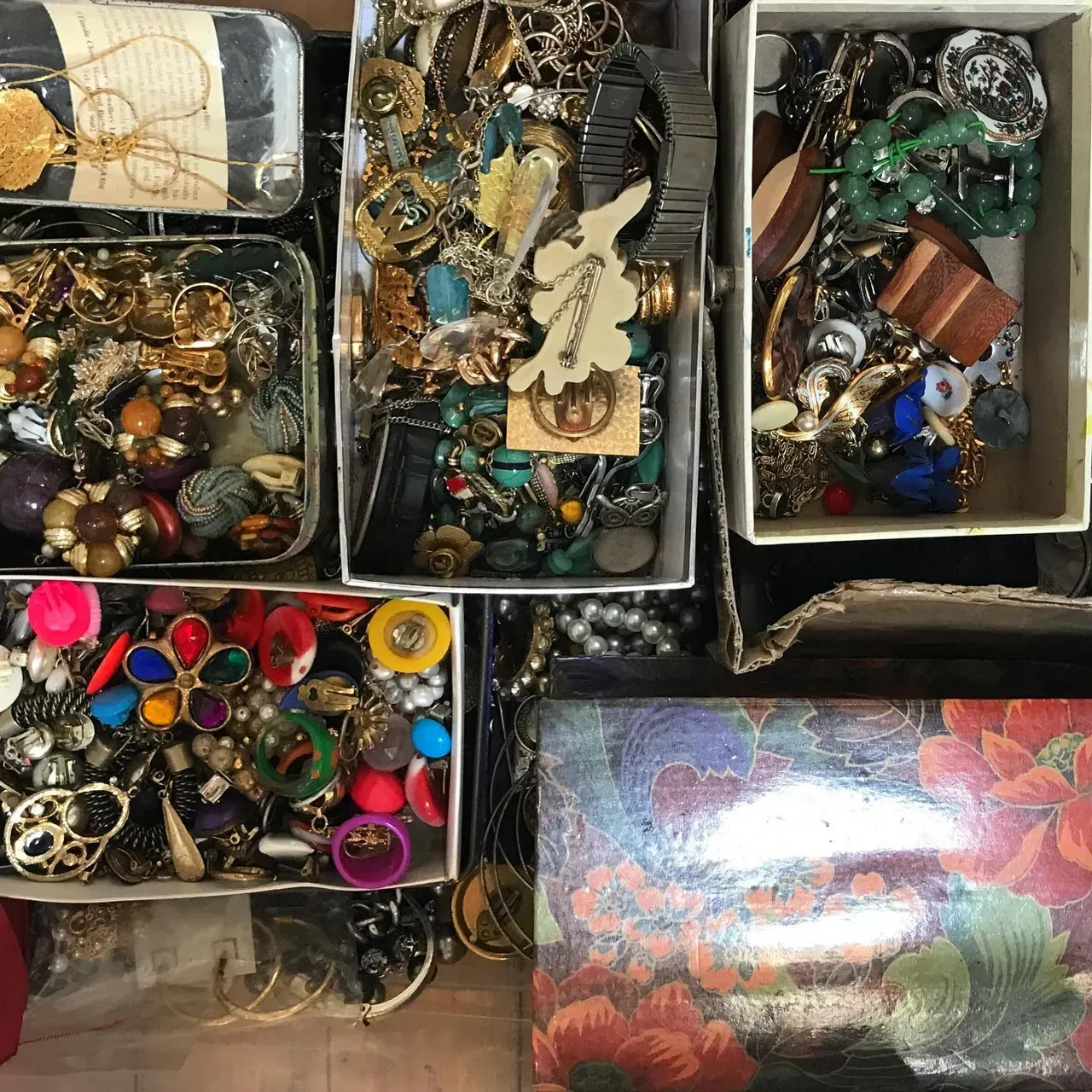 Image 17 - Trash/Treasure